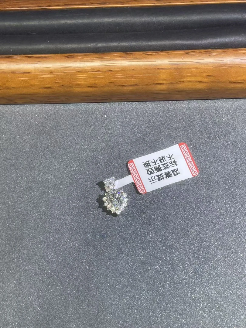 d142白色异形海洋之心吊坠多样发