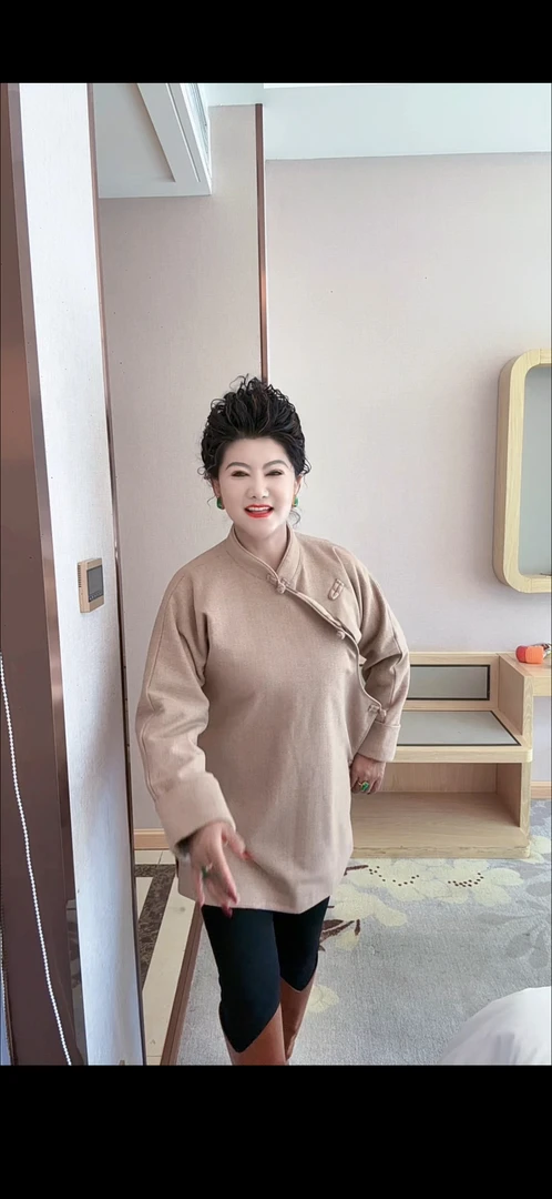 高档贴玛外套男女同款格子里布肉肤色