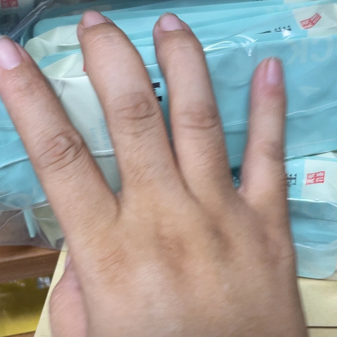 搪瓷杯子里还有很多东西