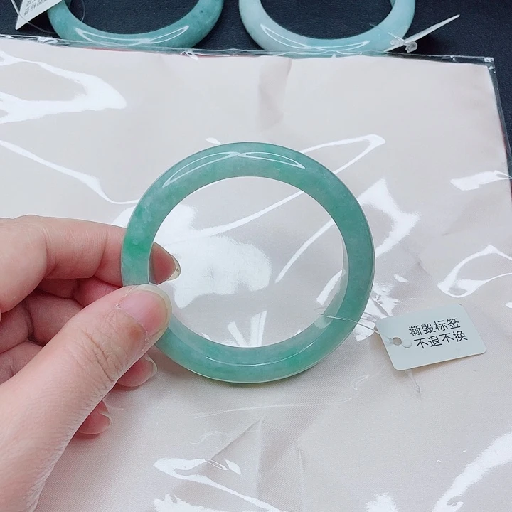 翡翠手镯未镶嵌周*