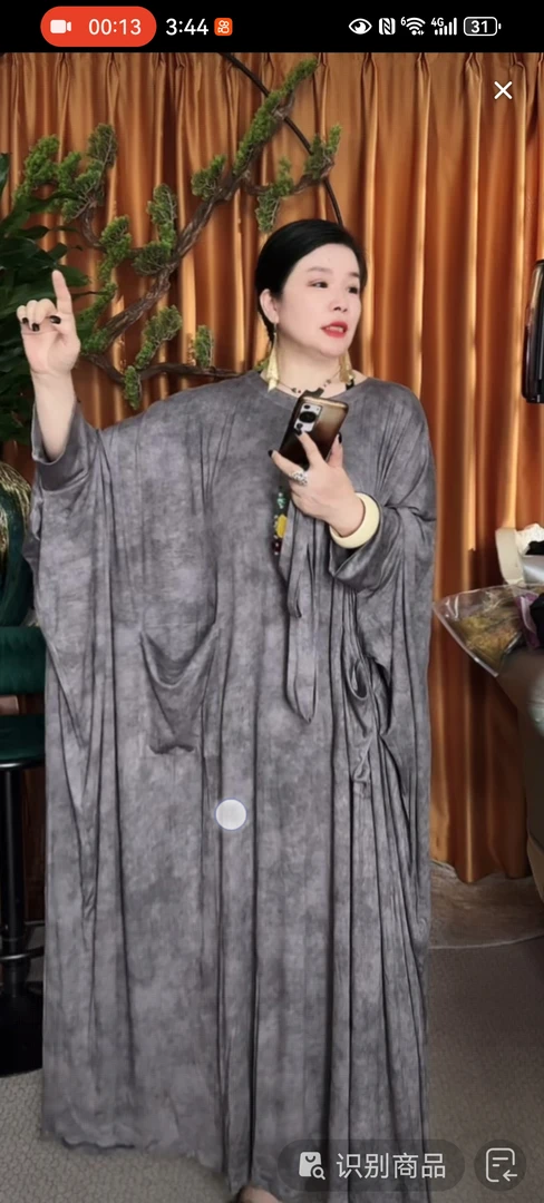 全毛灰色下摆开叉连衣裙