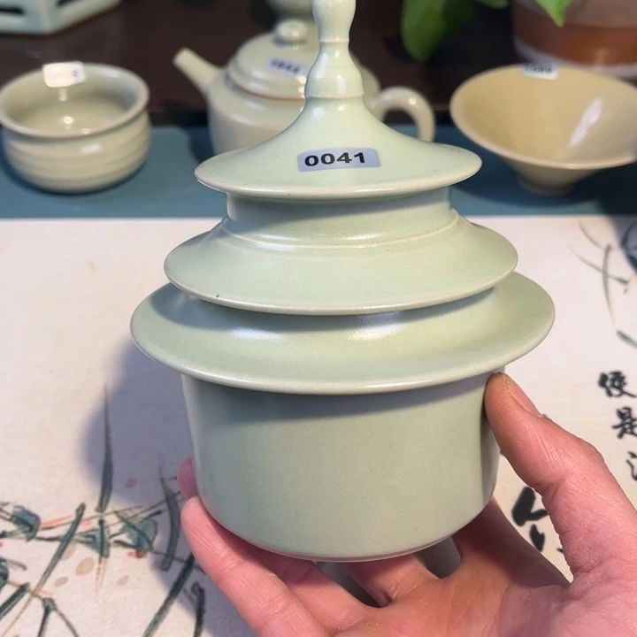 汝瓷0041天坛茶叶罐……