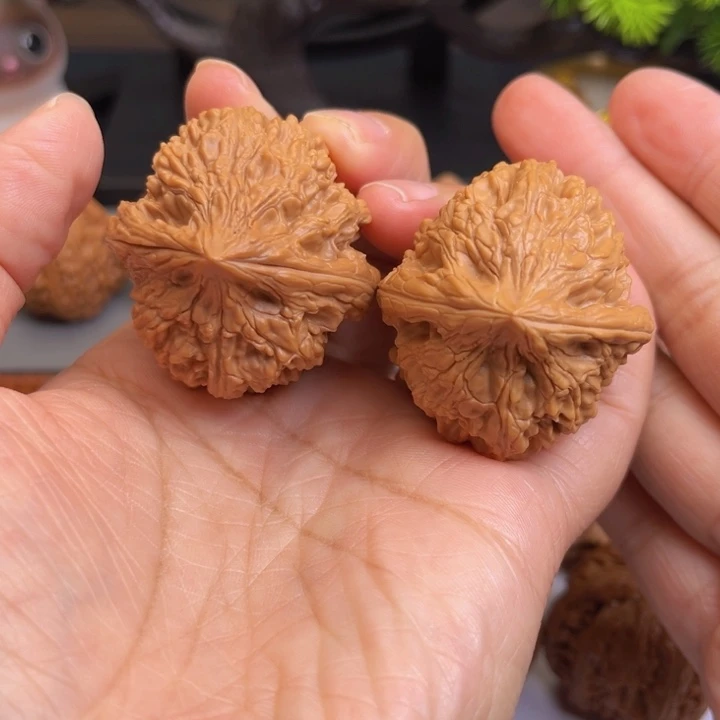 木质类文玩核桃大孤石40