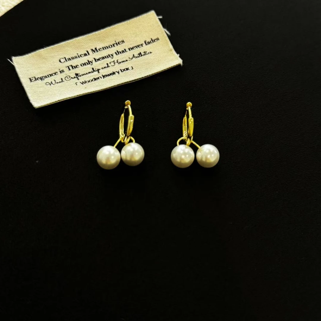 铜合金仿珍珠耳饰 2465法式温柔百搭樱桃贝珠不对称耳环