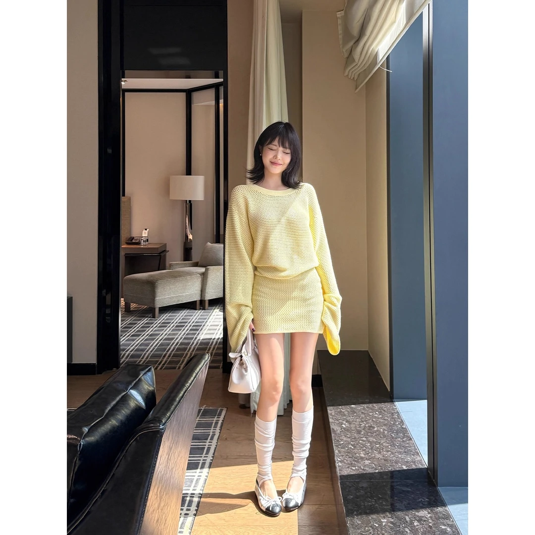 不冷BULENG纯欲辣妹斜肩黄色长袖针织连衣裙女夏宽松休闲收腰短裙