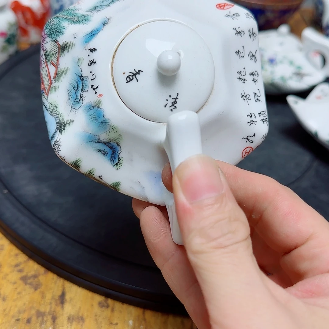 摆件瓷器的工艺技术水平不断进步以及