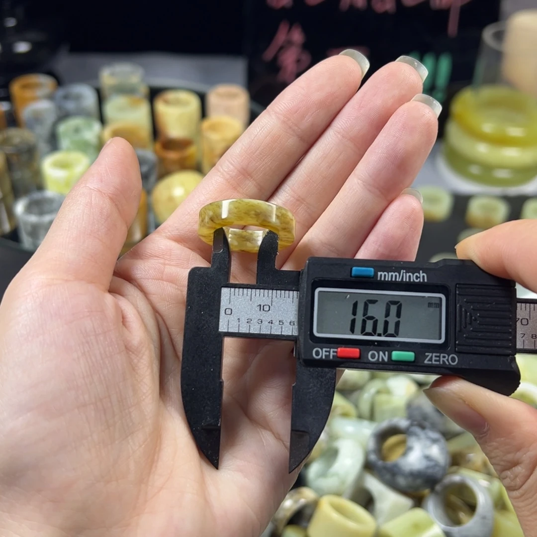 蛇纹石玉未镶嵌戒指