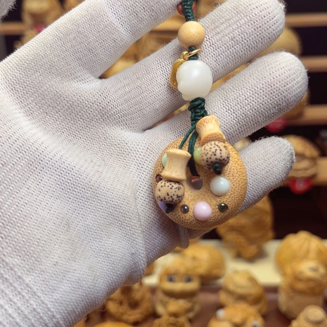 竹爱****）竹根雕面包shop把件