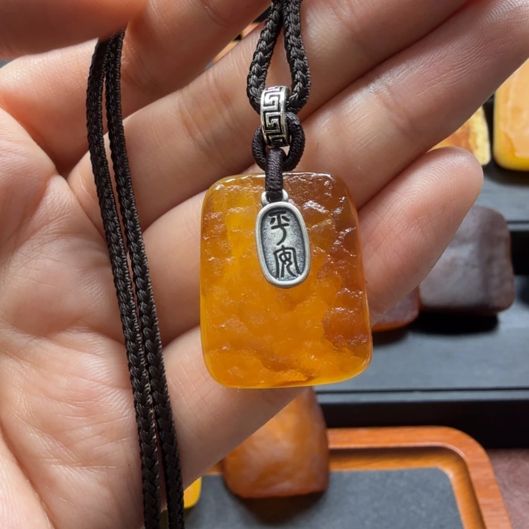 琥珀吊坠(赠链)未镶嵌