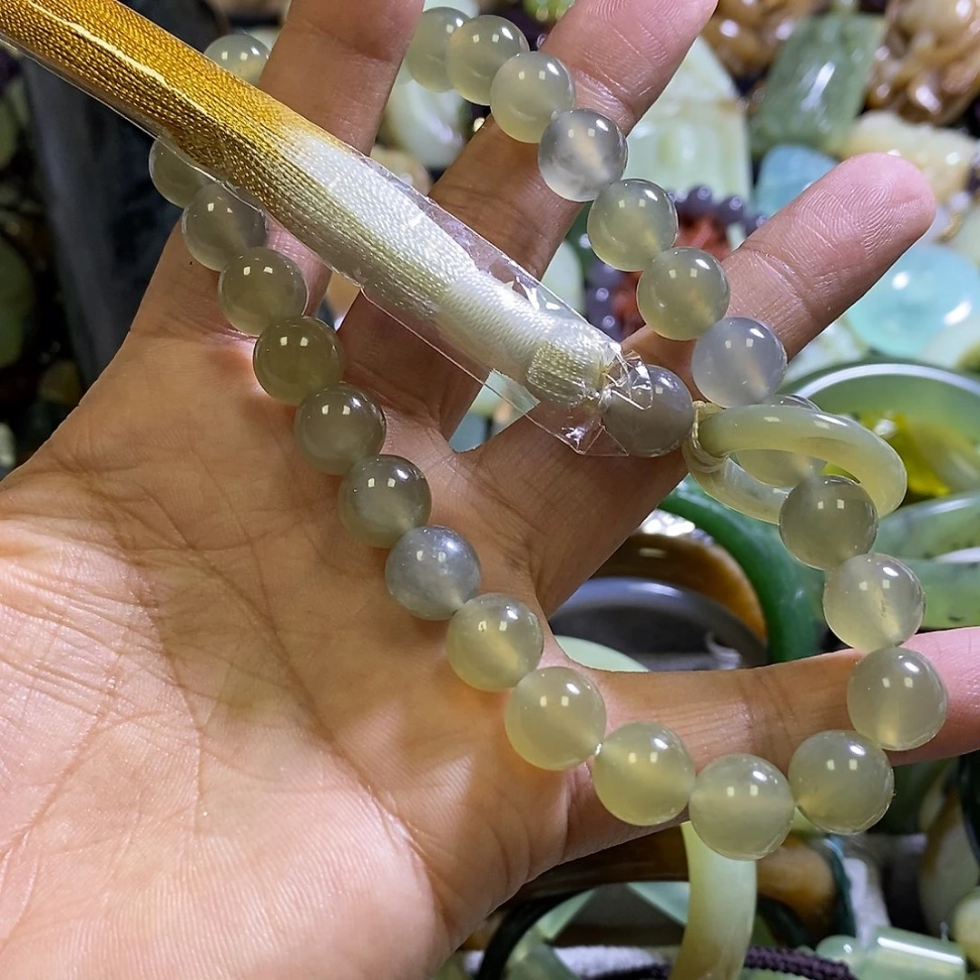 岫玉未镶嵌手持一个