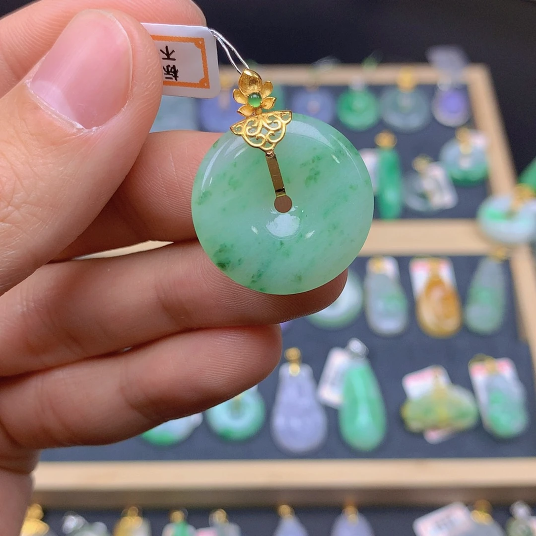 翡翠颈饰18K金镶嵌翡翠