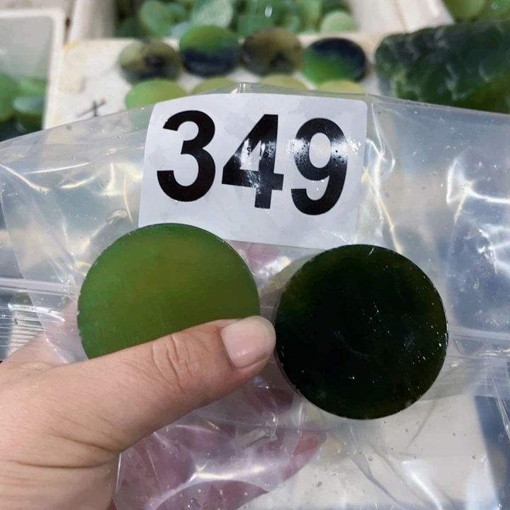 牛***跳未镶嵌蛇纹石玉珠宝半成品