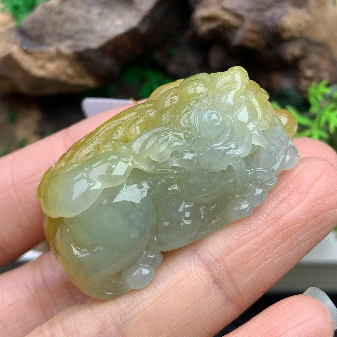 天然缅甸A货翡翠飘黄翡口含珠貔貅吊坠，尺寸39.5-20.6-18mm