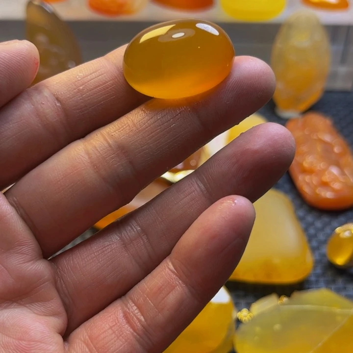 金***煌石英质玉未镶嵌旦面