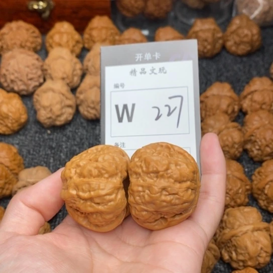 吊坠桃核淡*我是第41