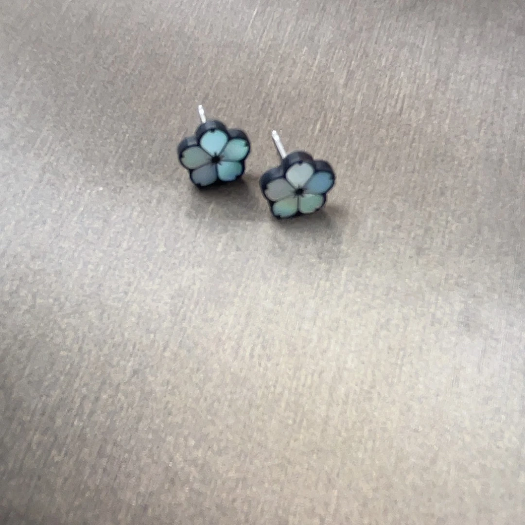 若***～螺钿梅花造型耳钉