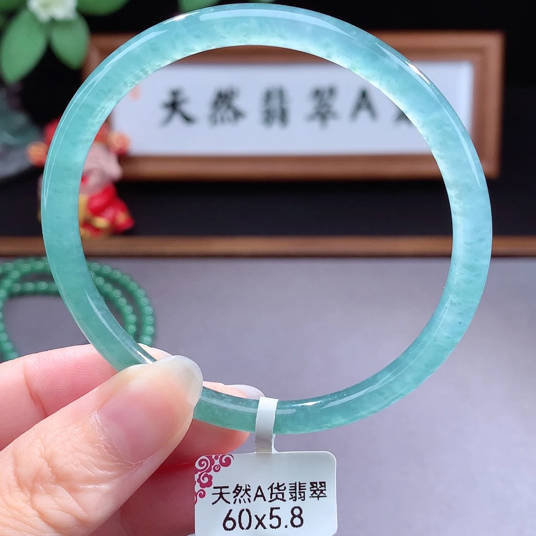 未镶嵌手镯（圆镯）翡翠