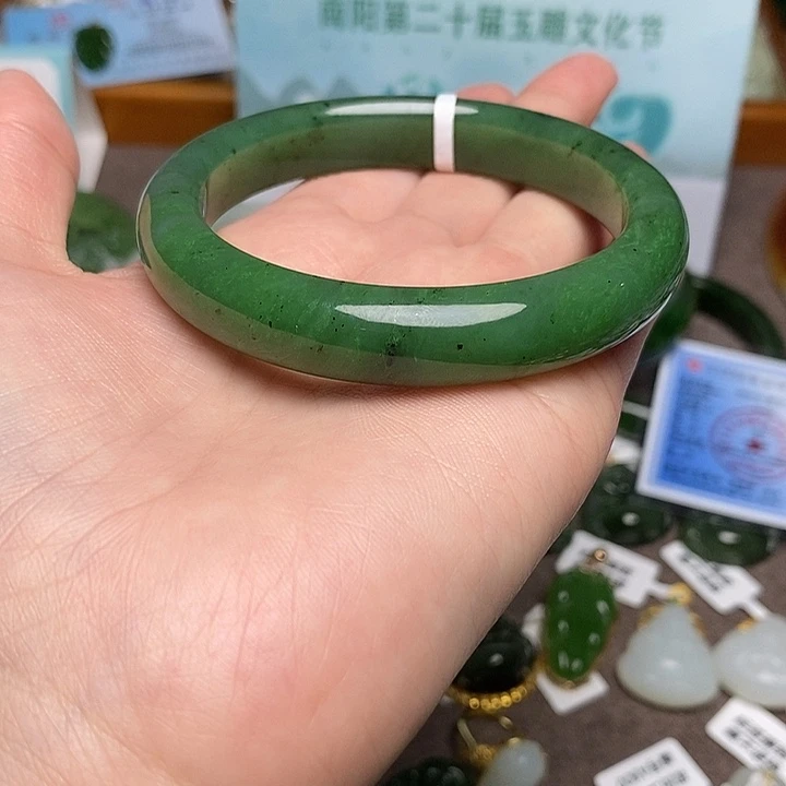 和田玉未镶嵌手镯60
