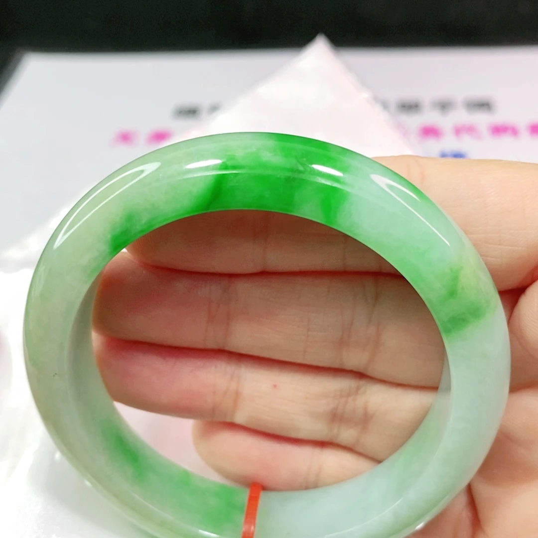 翡翠手镯未镶嵌54圈口正圈
