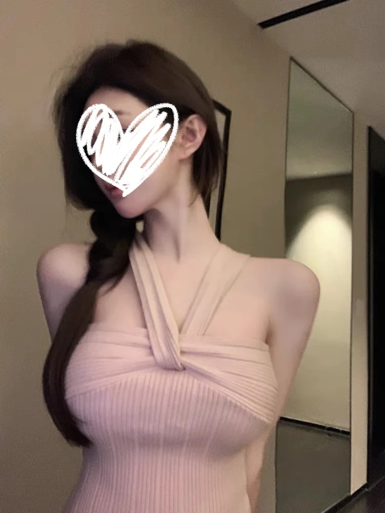 早安可可【雾屿甜梦】粉色短款挂脖针织衫女纯欲露肩修身打底上衣