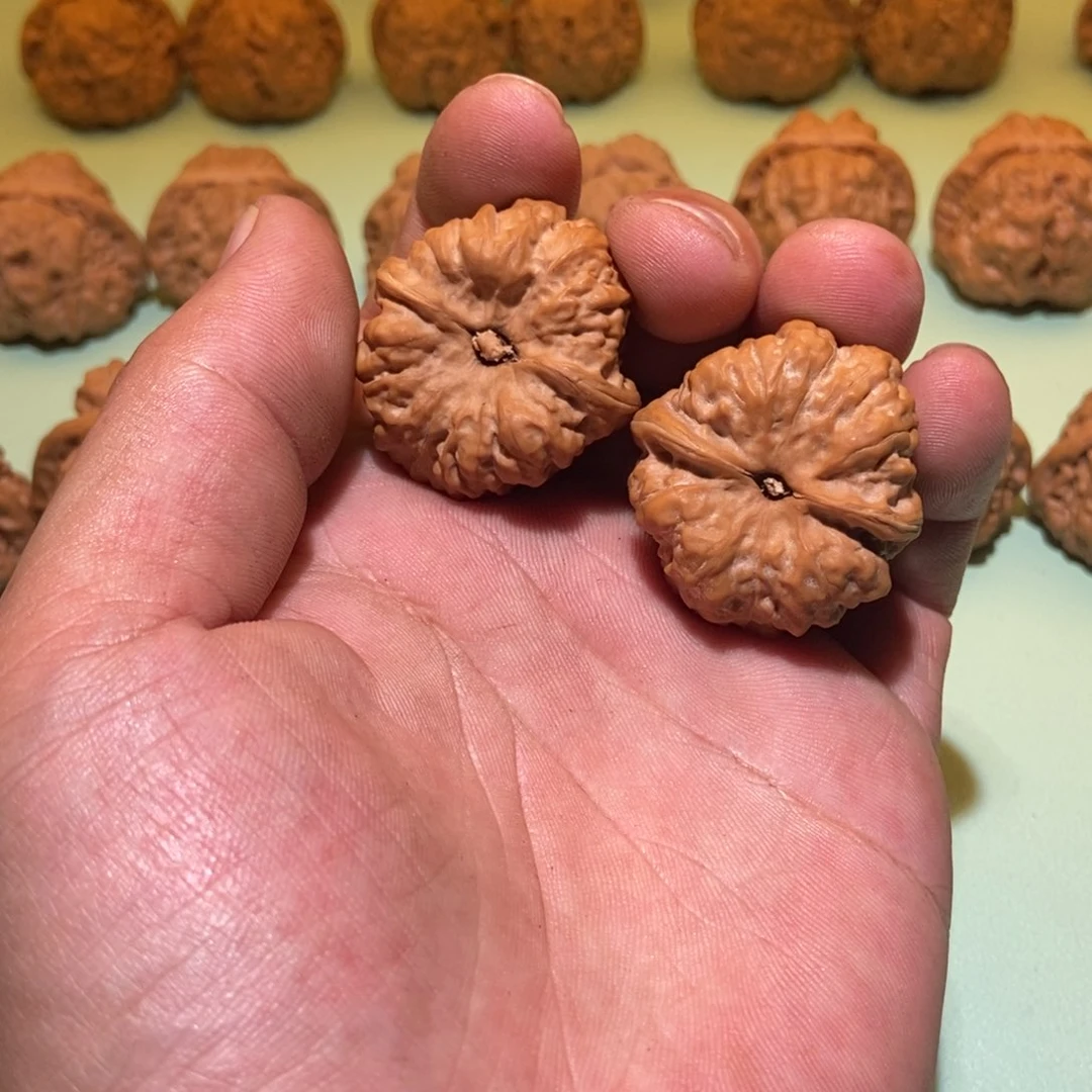 文玩核桃吊坠一**三蛤蟆头35全品