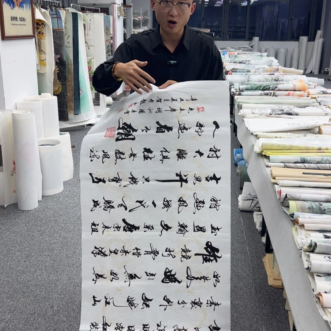 国画卖字画的小男孩