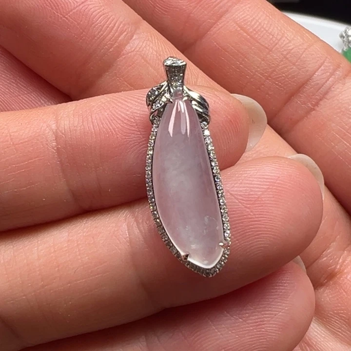 翡翠18K金镶嵌颈饰吊坠