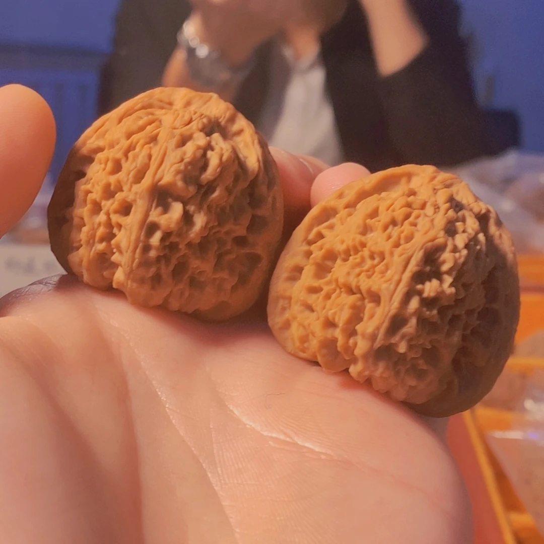 嘻***哈吊坠文玩核桃南疆
