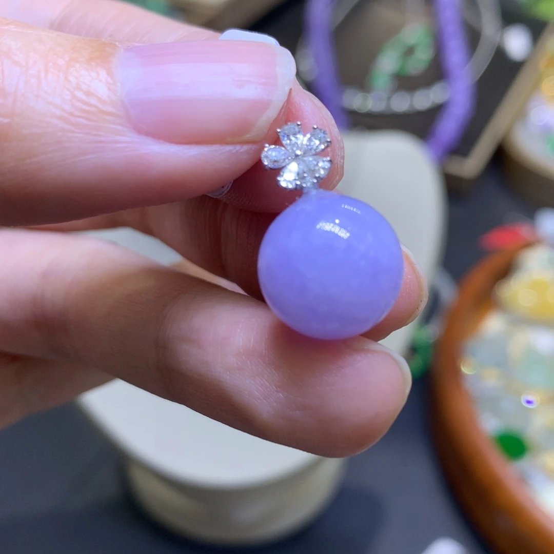 颈饰18K金镶嵌翡翠