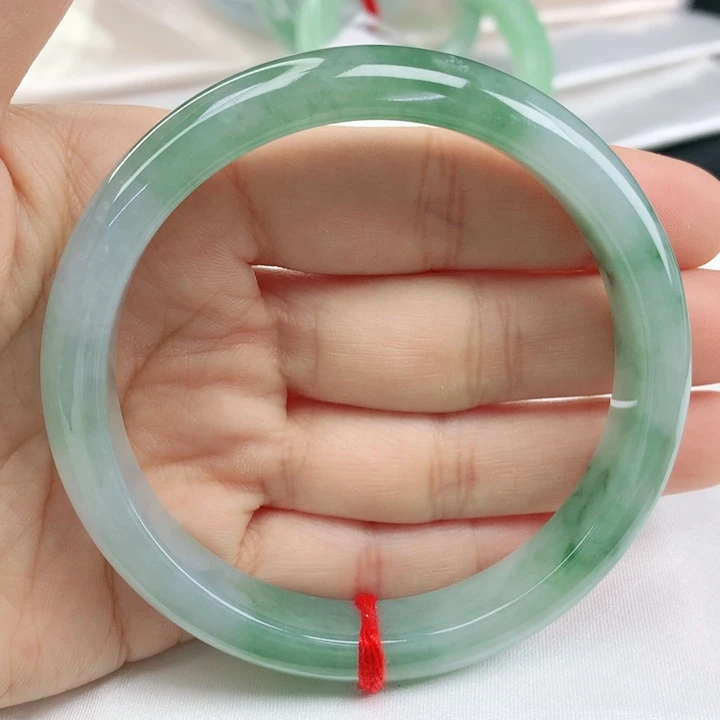 翡翠手镯未镶嵌飘花59