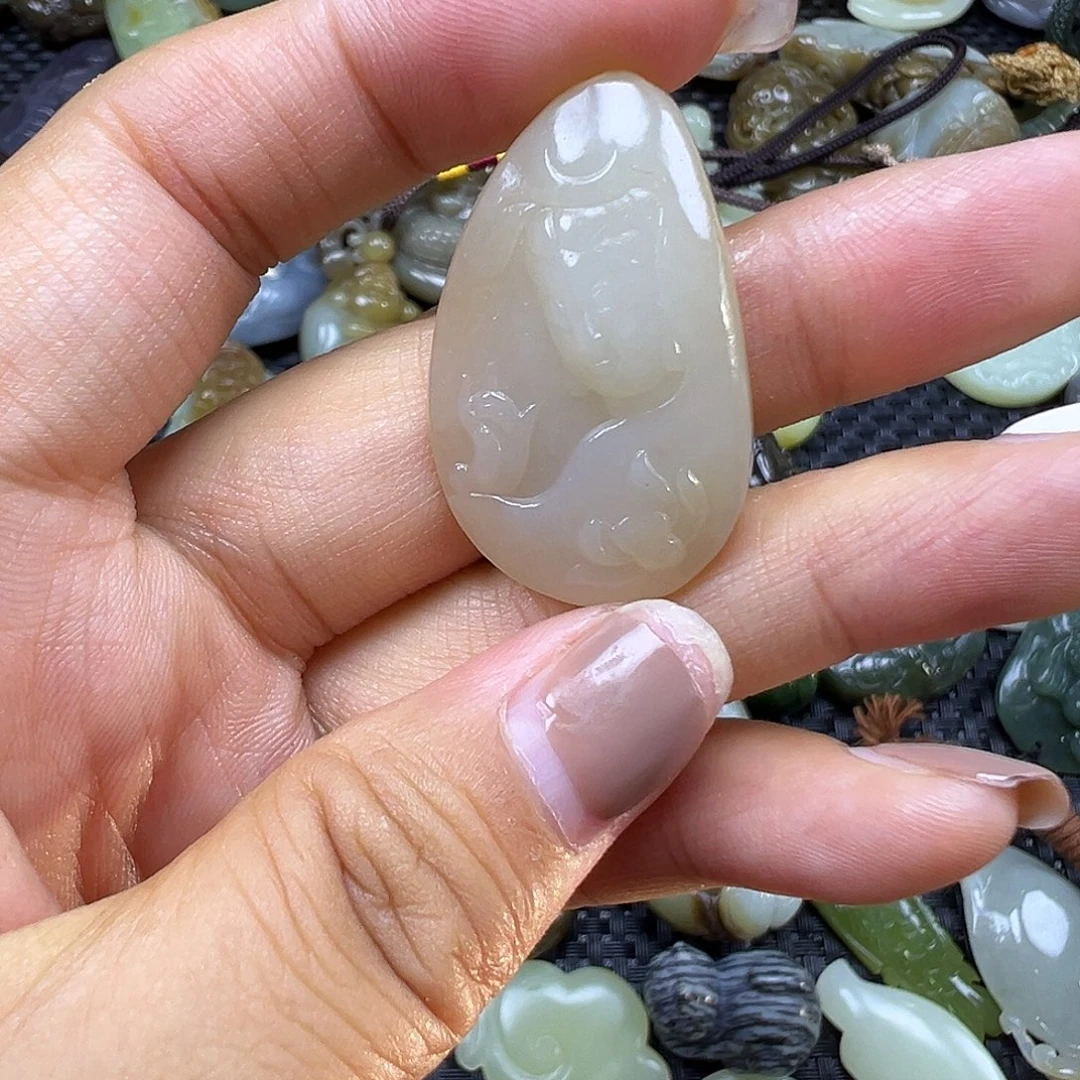 和田玉未镶嵌颈饰卡35.7