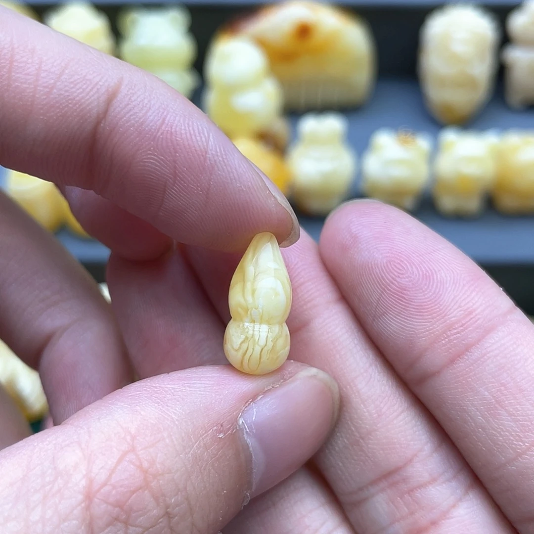 琥珀裸石未镶嵌蜜蜡