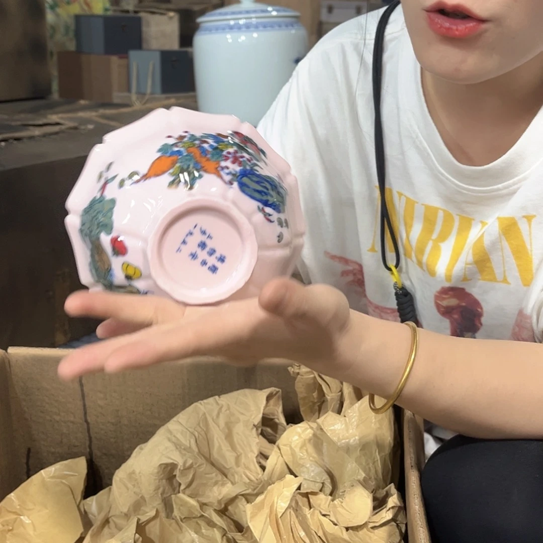 摆件////景德镇陶瓷器。红。