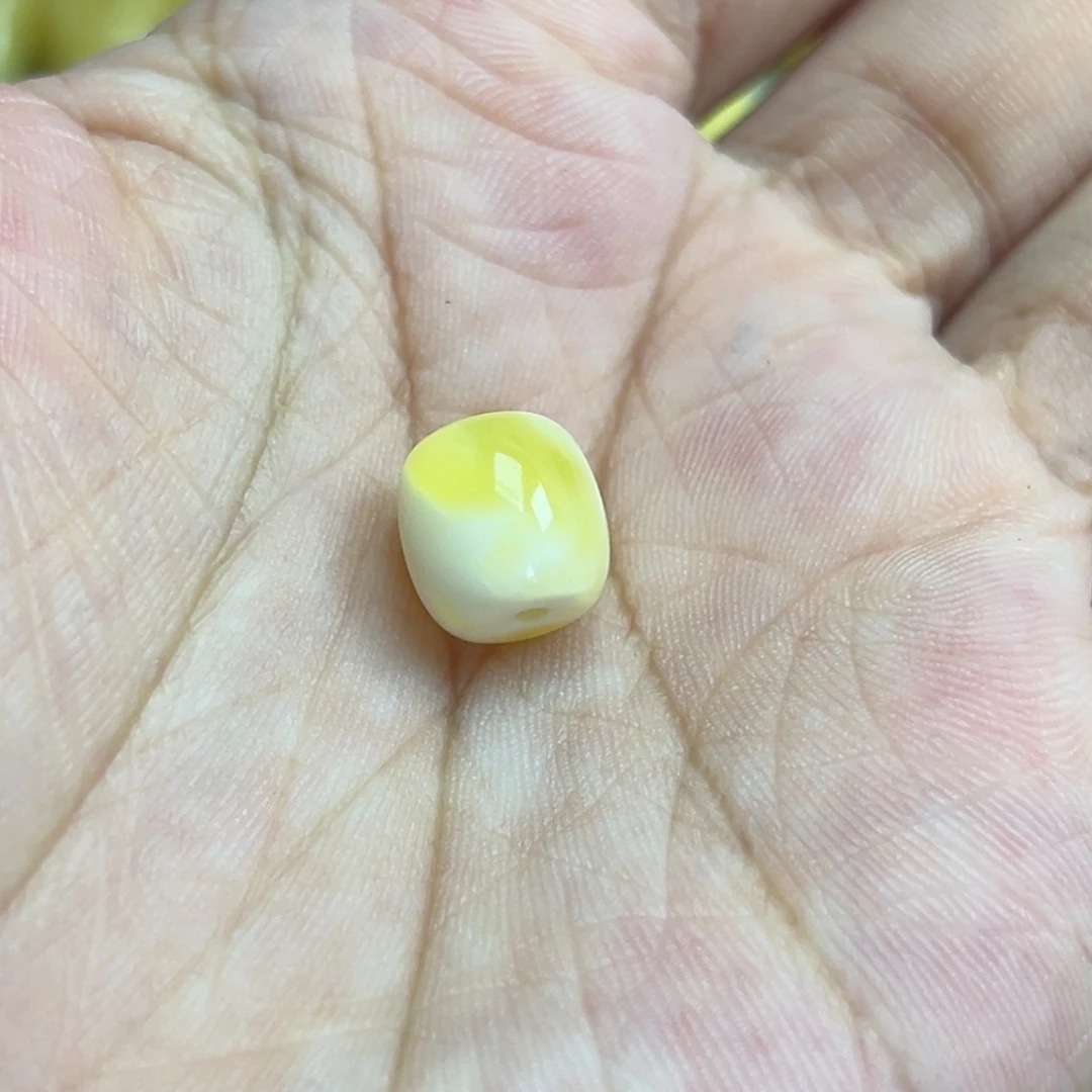 扶***光裸石琥珀未镶嵌桶珠
