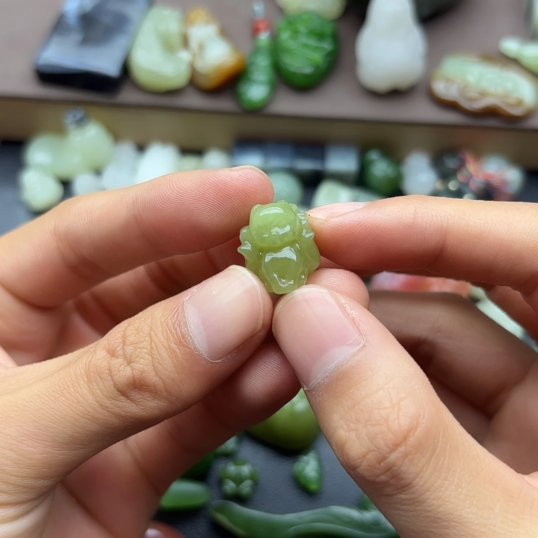 青***和田玉未镶嵌颈饰