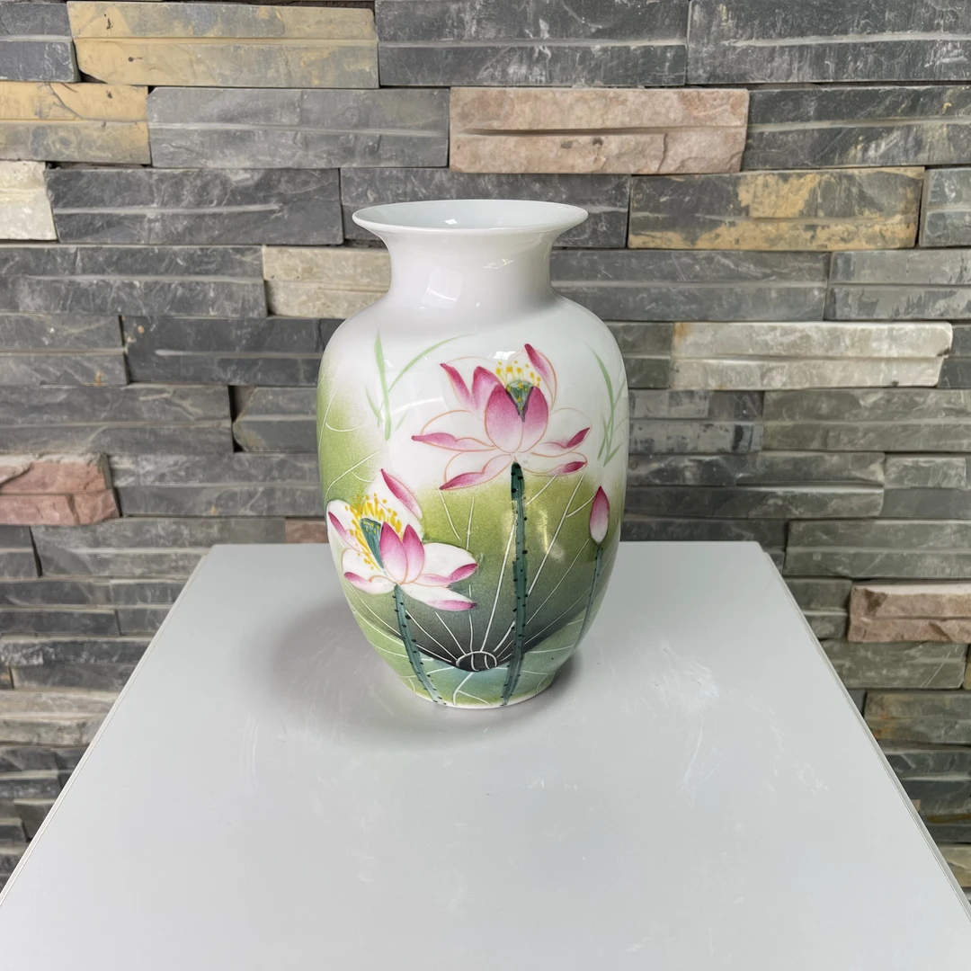 景德镇陶瓷荷花瓷瓶