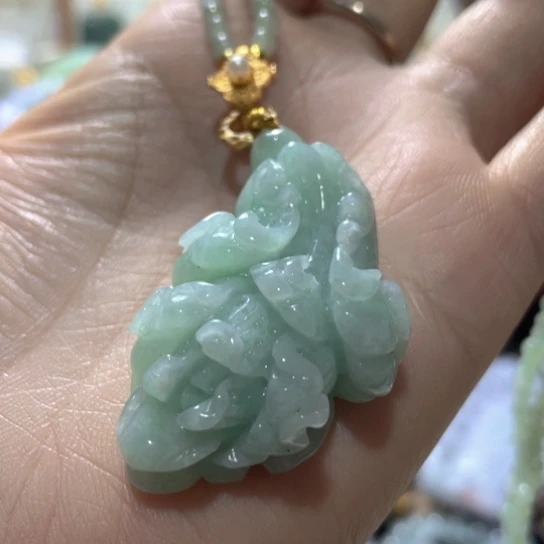 翡翠未镶嵌颈饰绿菜