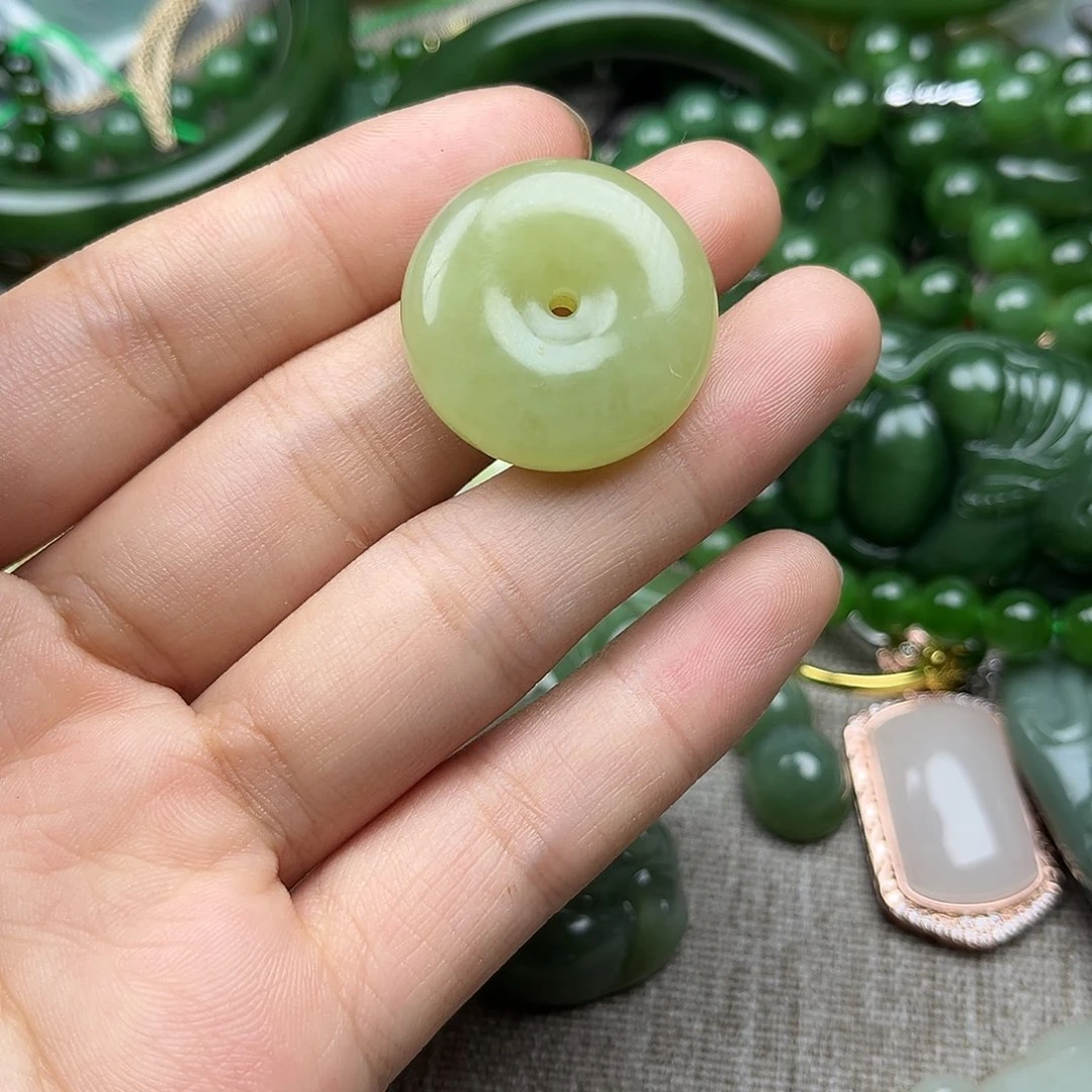 颈饰未镶嵌和田玉（黄玉）