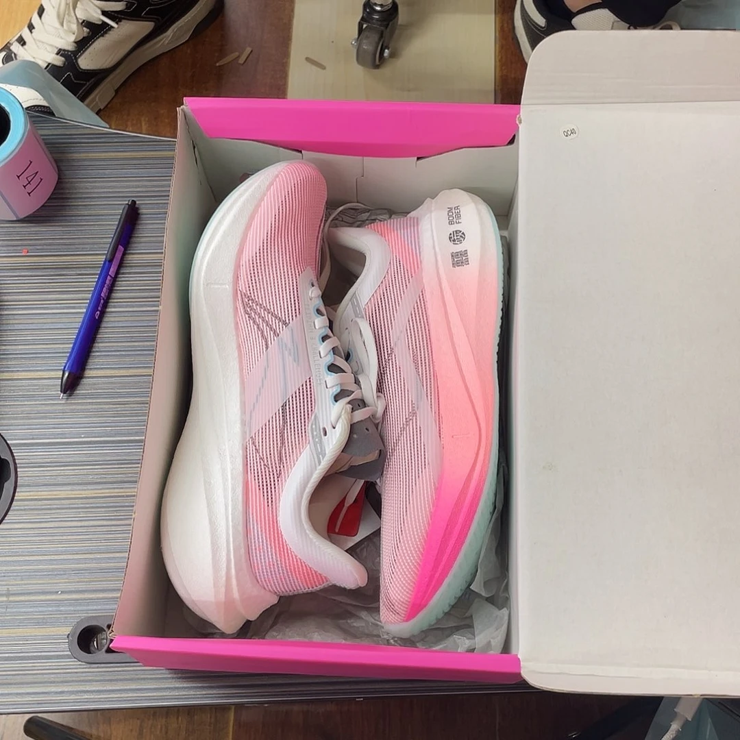 139号37。 230。 色差微脏