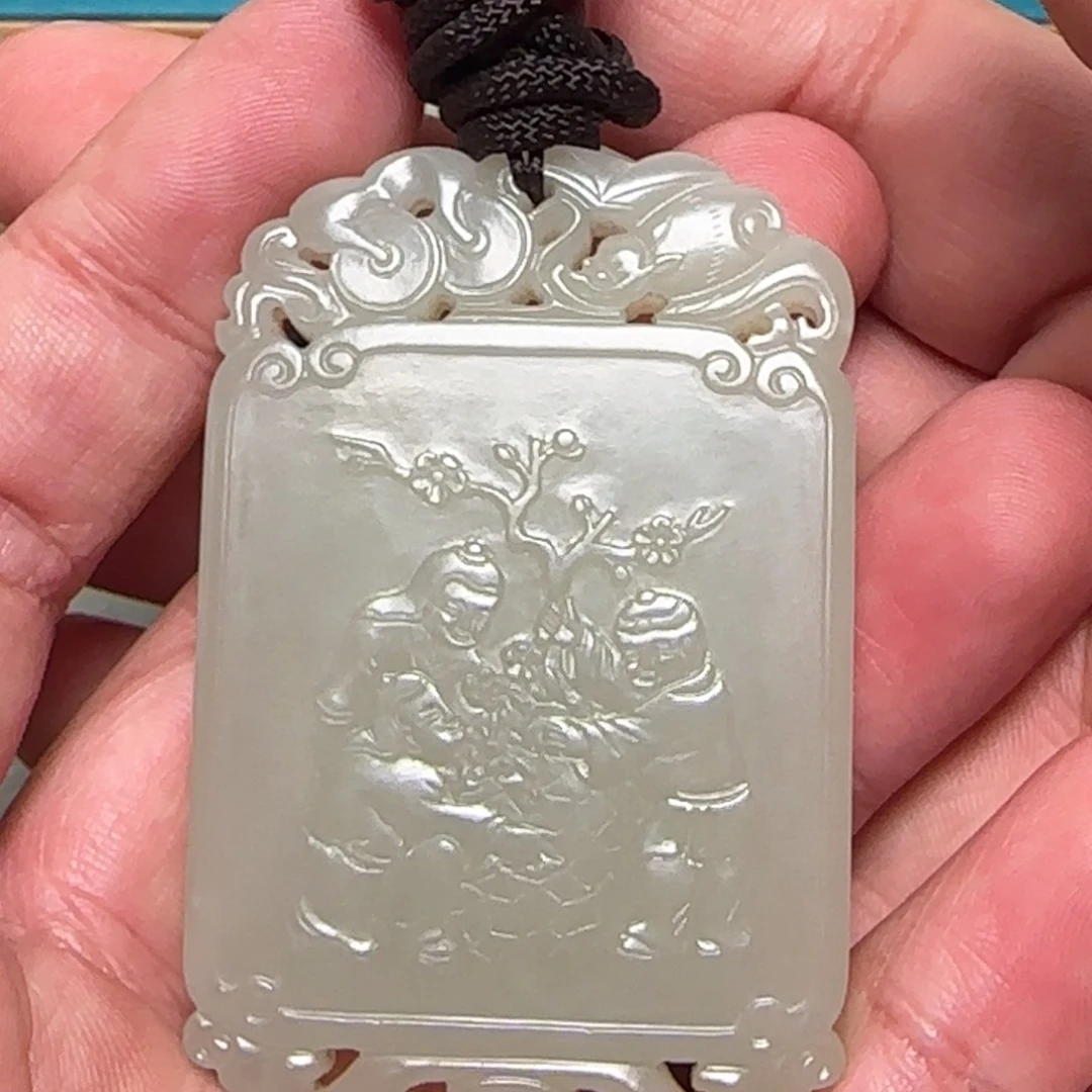 和田玉挂件未镶嵌不****人