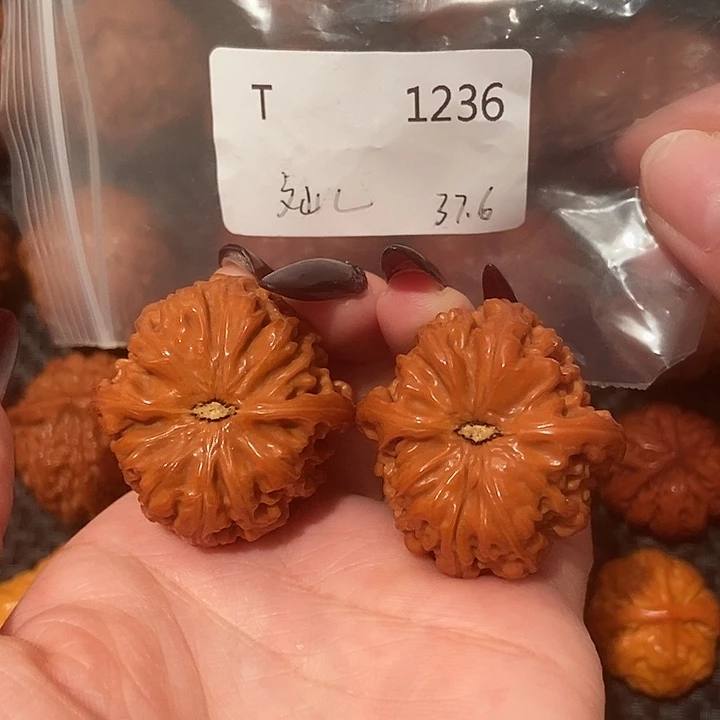 文玩核桃吊坠文山37.6