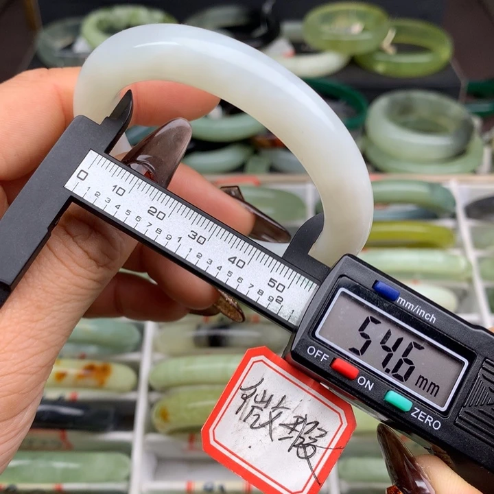 蛇纹石玉未镶嵌手镯933