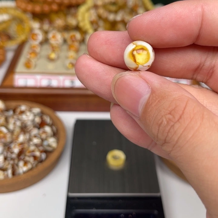 琥珀裸石未镶嵌一****人85号