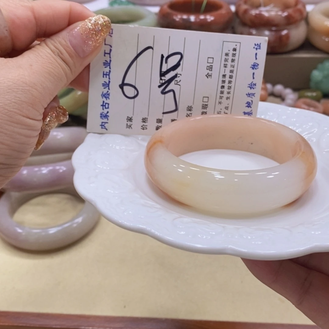 【闪购商品】未镶嵌手镯石英质玉