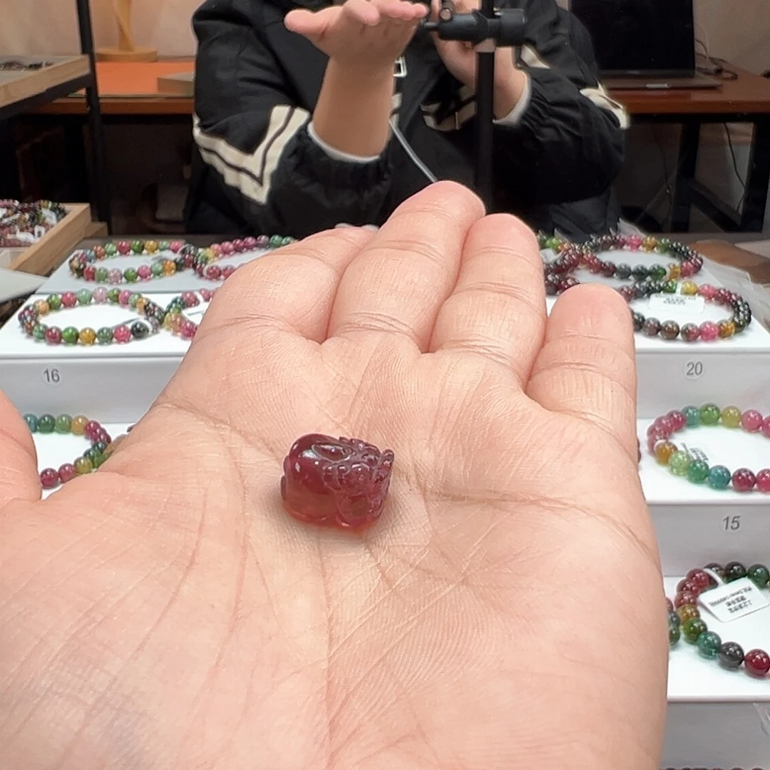 碧玺未镶嵌雕刻件雕刻件