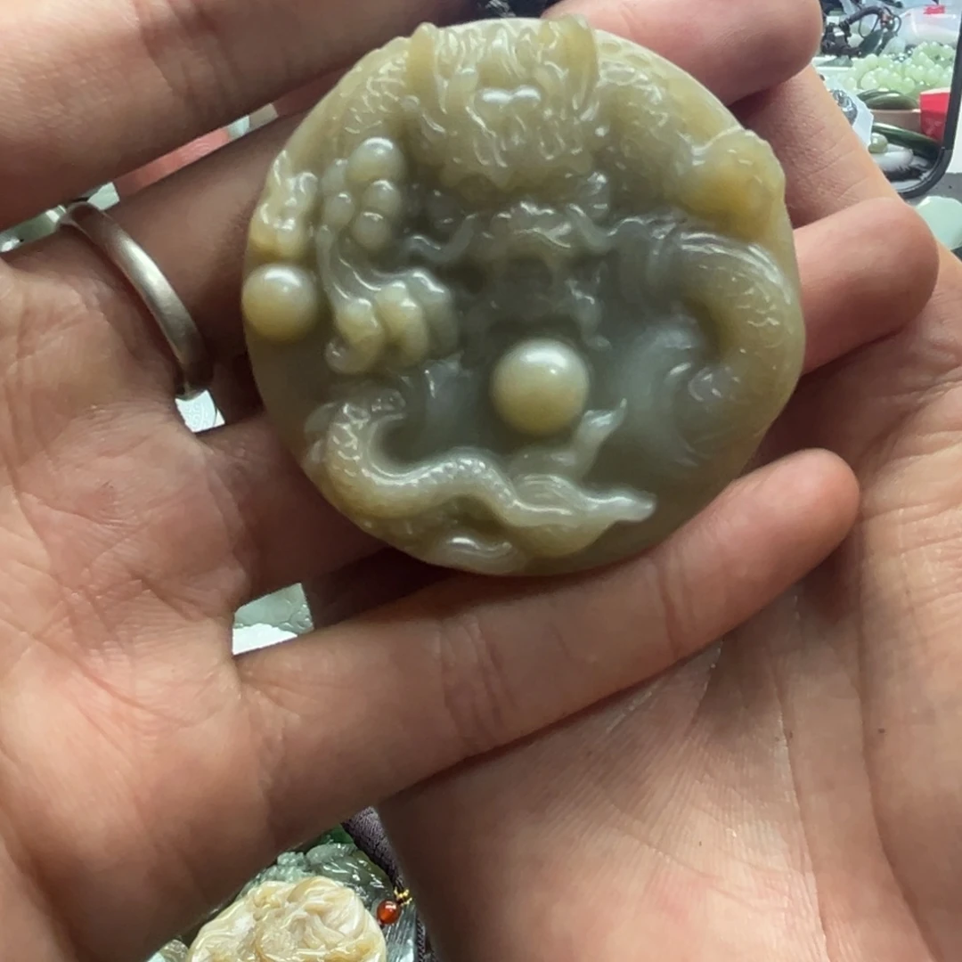 大***o和田玉未镶嵌颈饰