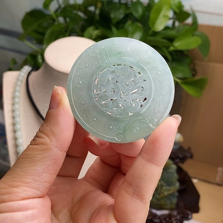 翡翠未镶嵌颈饰仿古牌