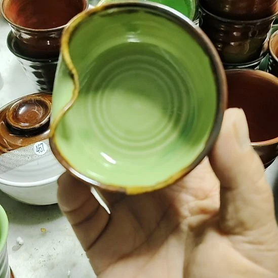 瓷片瓷器摆件，瓷片，沙锅，均有点瑕疵。