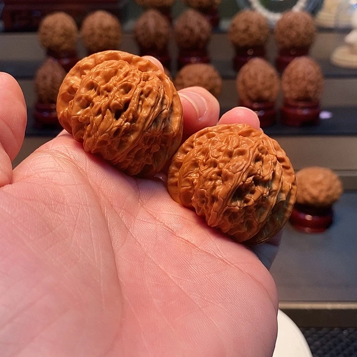 K***a桃核把件42尺白狮子