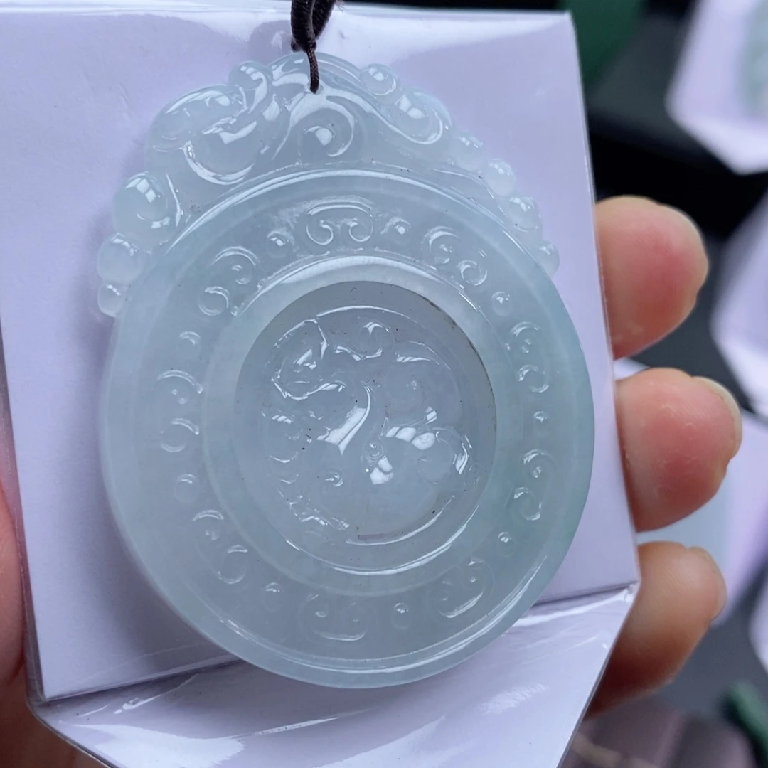 翡翠未镶嵌颈饰时来运转